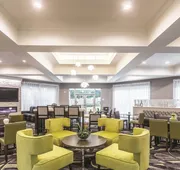 La Quinta Inn & Suites by Wyndham Atlanta Alpharetta hotel detail image 4