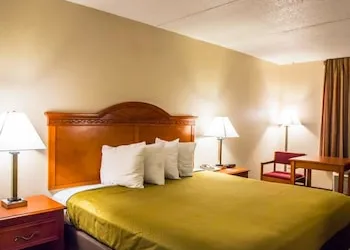Econo Lodge Panama City St. Andrews hotel thumbnail 8