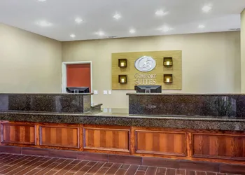 Comfort Suites Plainview hotel thumbnail 2