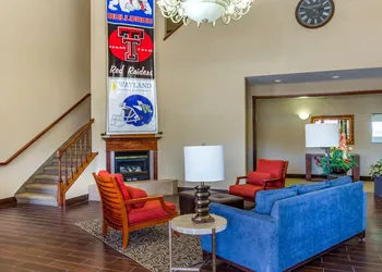 Comfort Suites Plainview hotel thumbnail 3