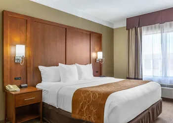 Comfort Suites Plainview hotel thumbnail 5