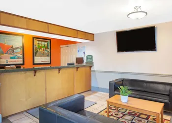 Howard Johnson by Wyndham Salem hotel thumbnail 2