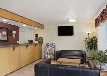 Howard Johnson by Wyndham Salem hotel thumbnail 3