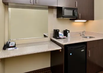 Holiday Inn Express and Suites Indianapolis W- Airport Area by IHG hotel thumbnail 2