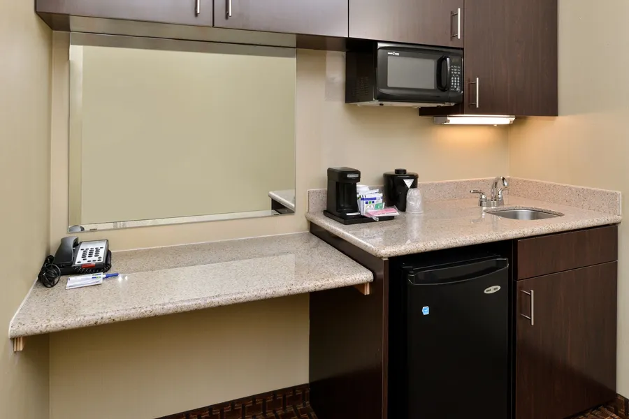 Holiday Inn Express and Suites Indianapolis W- Airport Area by IHG hotel detail image 2