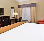 Holiday Inn Express and Suites Indianapolis W- Airport Area by IHG hotel detail image 3