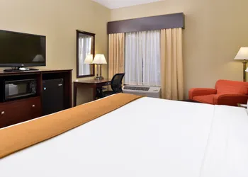 Holiday Inn Express and Suites Indianapolis W- Airport Area by IHG hotel thumbnail 3