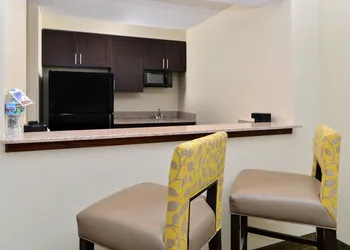 Holiday Inn Express and Suites Indianapolis W- Airport Area by IHG hotel thumbnail 6