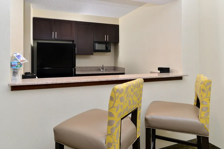 Holiday Inn Express and Suites Indianapolis W- Airport Area by IHG hotel detail image 6