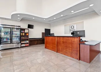 Quality Inn & Suites at Tropicana Field hotel thumbnail 2