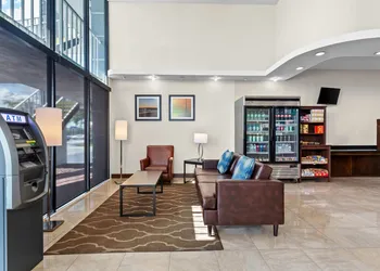 Quality Inn & Suites at Tropicana Field hotel thumbnail 3