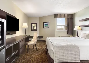 Days Inn by Wyndham Vermilion hotel thumbnail 6