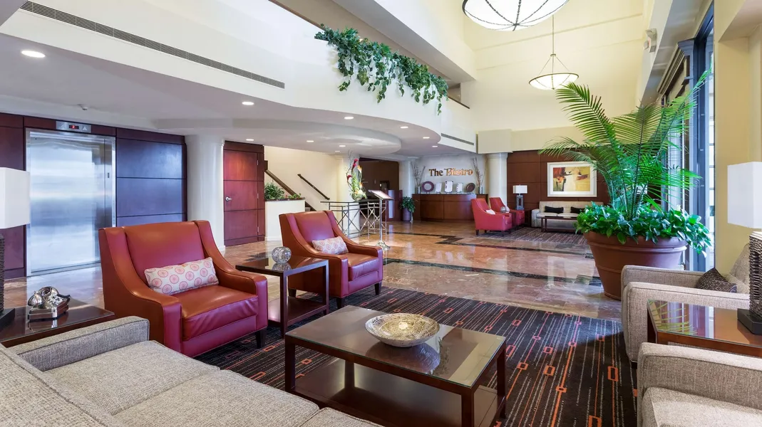 DoubleTree Suites by Hilton Hotel Cincinnati - Blue Ash hotel detail image 2