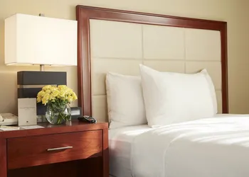 DoubleTree Suites by Hilton Hotel Cincinnati - Blue Ash hotel thumbnail 3