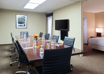 DoubleTree Suites by Hilton Hotel Cincinnati - Blue Ash hotel thumbnail 6