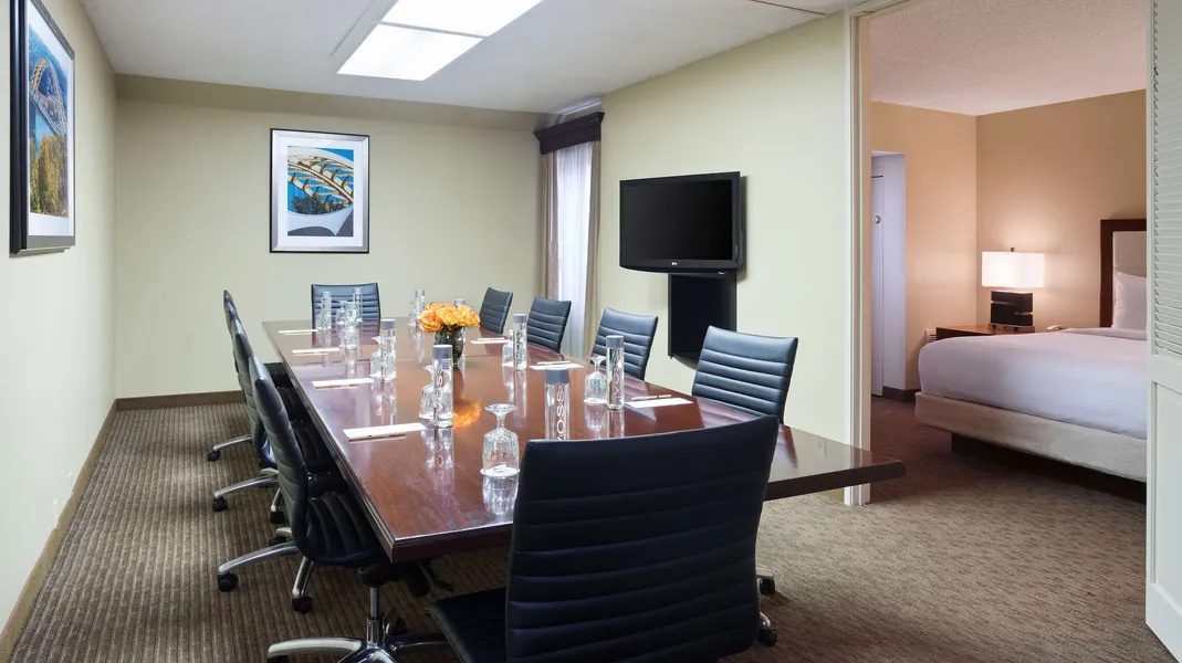 DoubleTree Suites by Hilton Hotel Cincinnati - Blue Ash hotel detail image 6