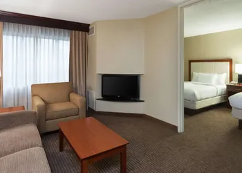 DoubleTree Suites by Hilton Hotel Cincinnati - Blue Ash hotel thumbnail 7