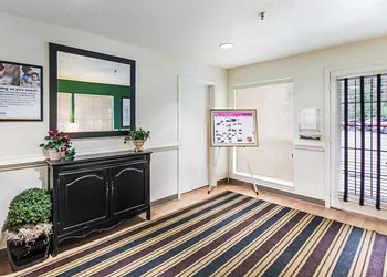 HomeTowne Studios by Red Roof Atlanta - Lawrenceville hotel thumbnail 2