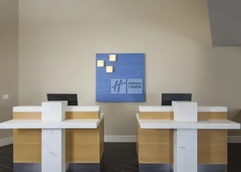 Holiday Inn Express & Suites La Jolla – Windansea Beach by IHG hotel thumbnail 2