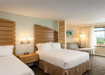 Holiday Inn Express & Suites La Jolla – Windansea Beach by IHG hotel thumbnail 3