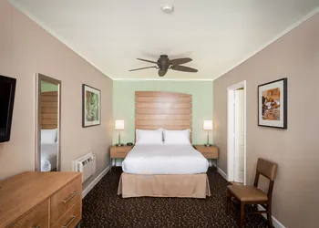 Holiday Inn Express & Suites La Jolla – Windansea Beach by IHG hotel thumbnail 7