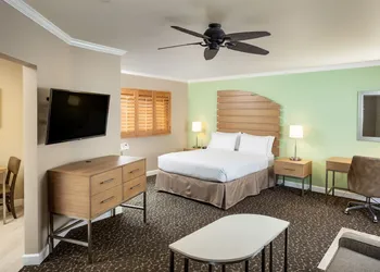Holiday Inn Express & Suites La Jolla – Windansea Beach by IHG hotel thumbnail 8