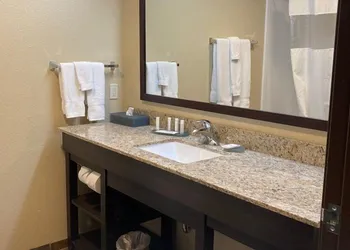La Quinta Inn by Wyndham Binghamton - Johnson City hotel thumbnail 6