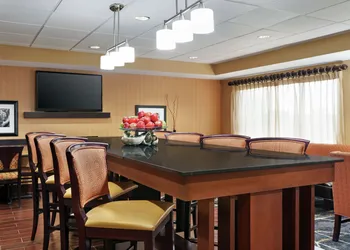 Hampton Inn Oklahoma City-I-40 E. (Tinker Air Force Base) hotel thumbnail 2