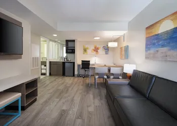 Holiday Inn Resort Orlando Suites - Waterpark by IHG hotel thumbnail 7