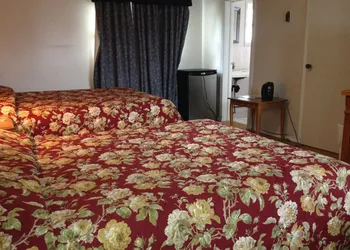 American Plaza Motel hotel thumbnail 3