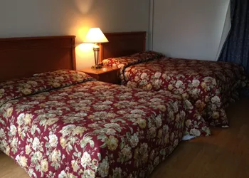 American Plaza Motel hotel thumbnail 5