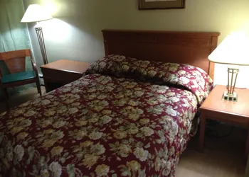 American Plaza Motel hotel thumbnail 6