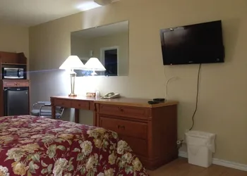 American Plaza Motel hotel thumbnail 7