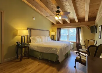 Timber House Resort hotel thumbnail 3