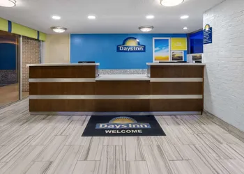 Days Inn by Wyndham Forsyth hotel thumbnail 2