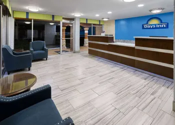 Days Inn by Wyndham Forsyth hotel thumbnail 3