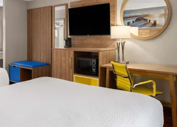 Days Inn by Wyndham Forsyth hotel thumbnail 5
