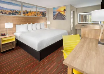 Days Inn by Wyndham Forsyth hotel thumbnail 7
