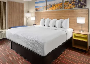 Days Inn by Wyndham Forsyth hotel thumbnail 8