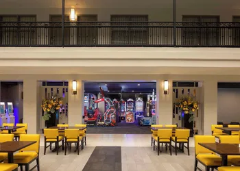 Embassy Suites by Hilton Anaheim North hotel thumbnail 4