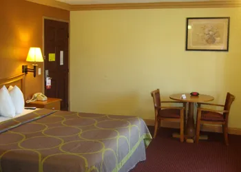Super 8 by Wyndham Azusa hotel thumbnail 3