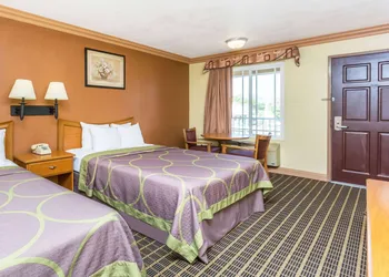 Super 8 by Wyndham Azusa hotel thumbnail 5