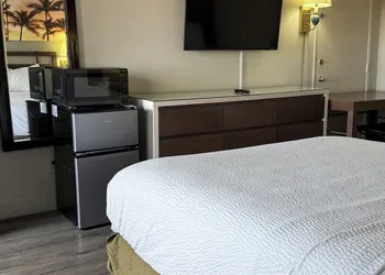 Days Inn by Wyndham Ontario Airport hotel thumbnail 4