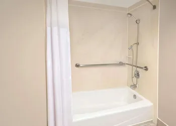 Days Inn by Wyndham Ontario Airport hotel thumbnail 6