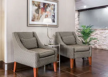Comfort Inn Metro Airport hotel thumbnail 2