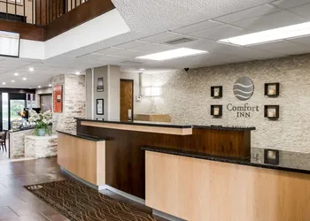 Comfort Inn Metro Airport hotel thumbnail 3