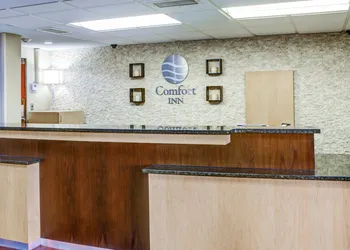 Comfort Inn Metro Airport hotel thumbnail 8