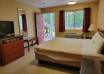 Atrium Inn hotel thumbnail 7
