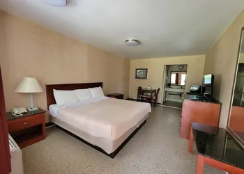 Atrium Inn hotel thumbnail 8