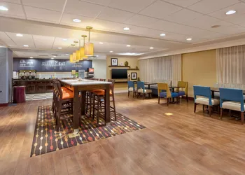Hampton Inn Waterbury hotel thumbnail 2